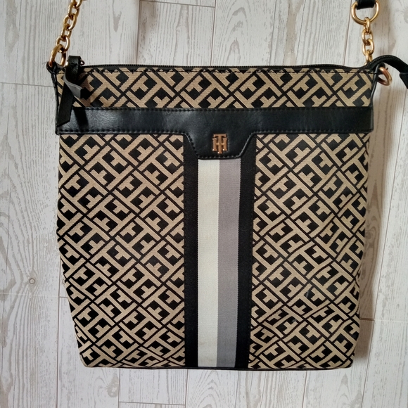 Tommy Hilfiger Stylish Black and Tan Women Designer Crossbody Bag - Picture 1 of 11